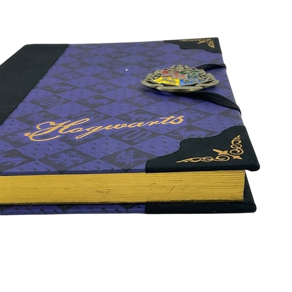 Harry Potter Hogwarts Warner Bros Lined Paper Journal with Die-Cast Metal Crest - Picture 2 of 12